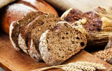 Випекти чорний хліб в духовці рецепт простий