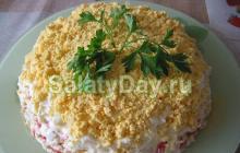 Рецепта: Салата с ракови пръчици - Със осолена краставица Класическа рецепта за салата от раци със солена краставица