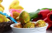 Jakų farbuvati kiaušiniai tsibuline Didžiajai dienai - nepriklausomi farbuvanijos būdai