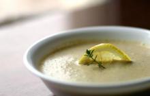 カリフラワーとチーズのクリーミーなスープの最高のレシピ、m'ясом, рибою